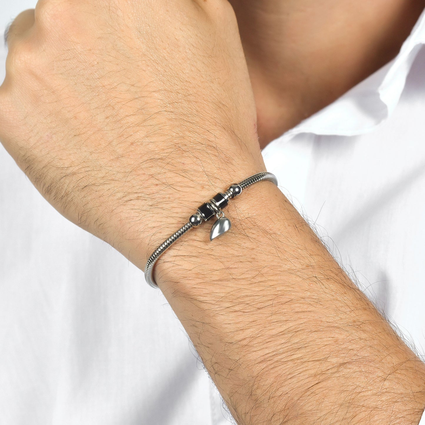 BRACELETS DE COUPLE EN ACIER AVEC DEMI-CŒUR MAGNÉTISÉ