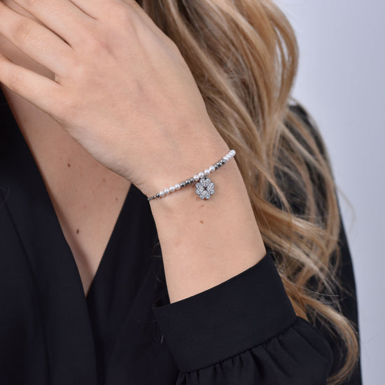 BRACELET FEMME EN ACIER AVEC PERLES ET TRÈFLE À QUATRE FEUILLES