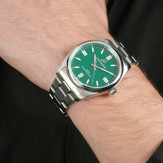 MONTRE POUR HOMMES AVEC BOÎTIER EN ACIER LUNETTE BLEUE ET ROUGE