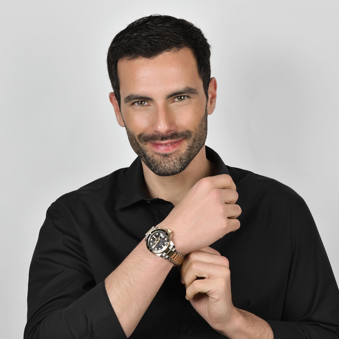 MONTRE POUR HOMMES AVEC BOÎTIER EN ACIER LUNETTE NOIRE