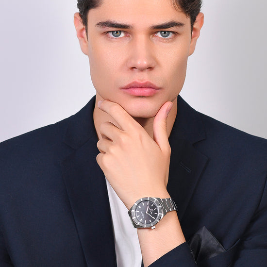 MONTRE HOMME EN ACIER CADRAN NOIR