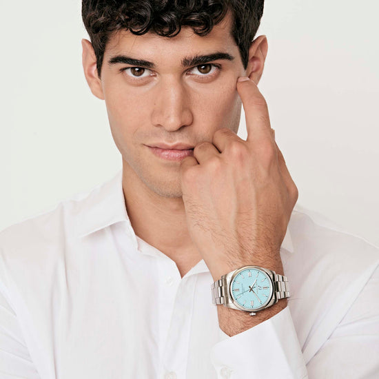 MONTRE EN ACIER AVEC CADRAN BLEU