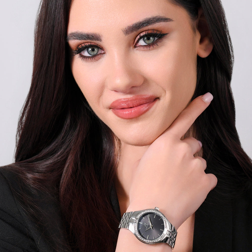 MONTRE FEMME EN ACIER CADRAN NOIR