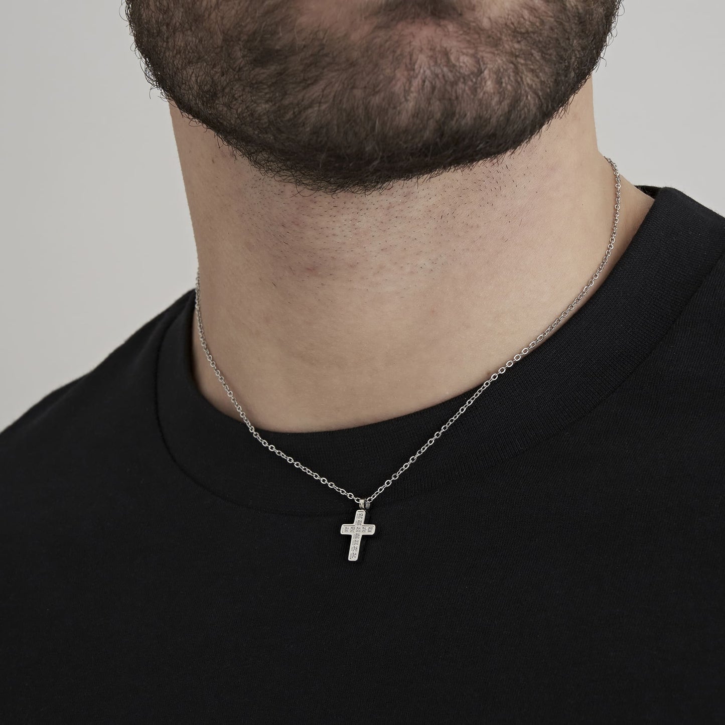 COLLIER EN ACIER POUR HOMMES AVEC CROIX ET CRISTAUX BLANCS