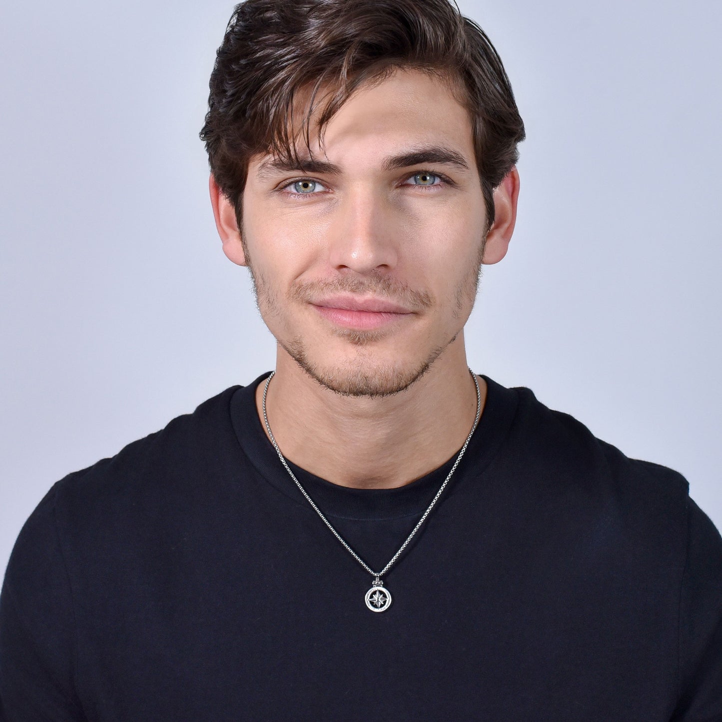 COLLIER POUR HOMME EN ACIER AVEC ROSE DES VENTS