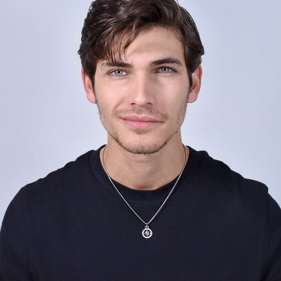 COLLIER POUR HOMME EN ACIER AVEC ROSE DES VENTS