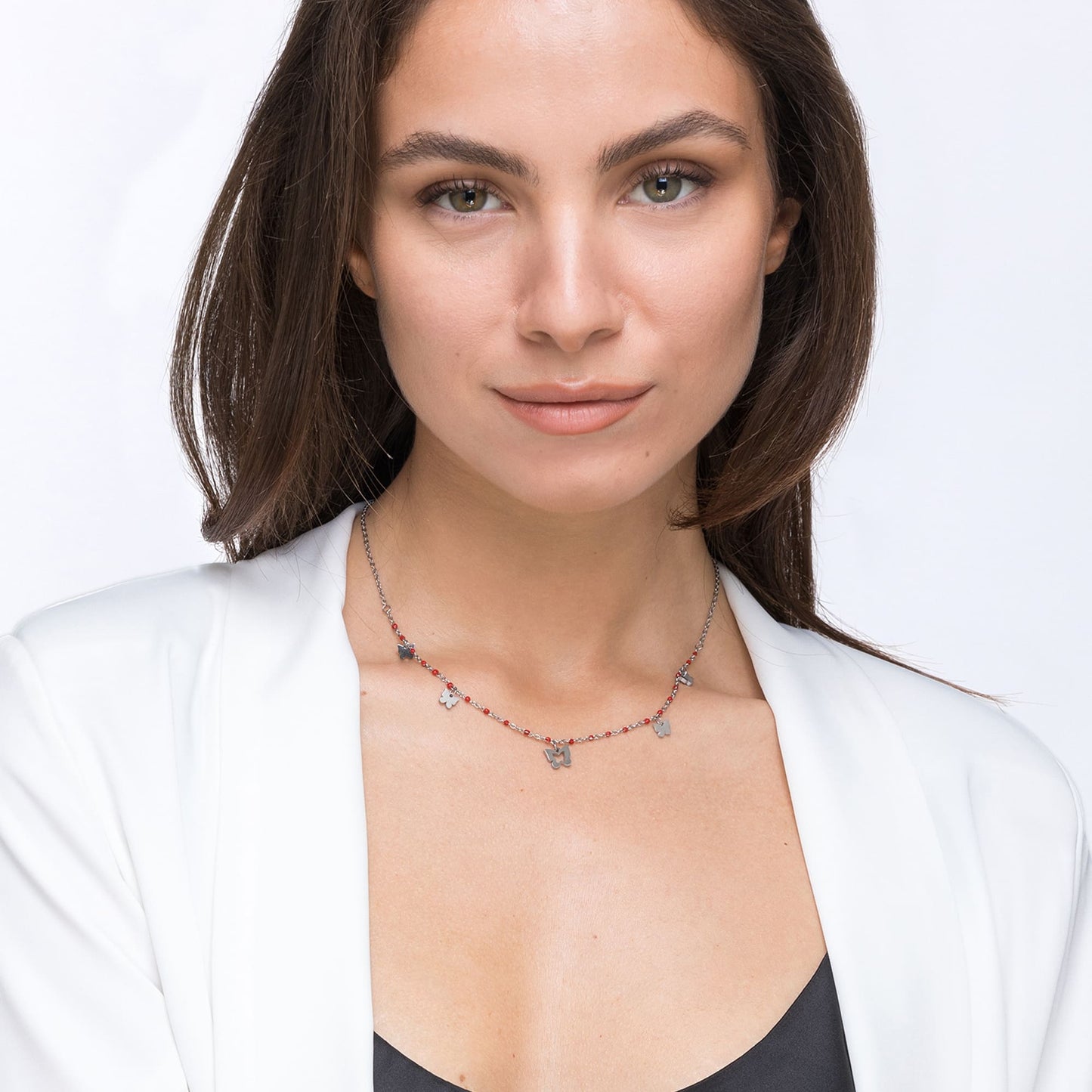 COLLIER EN ACIER AVEC PAPILLONS ET PIERRES ROUGES