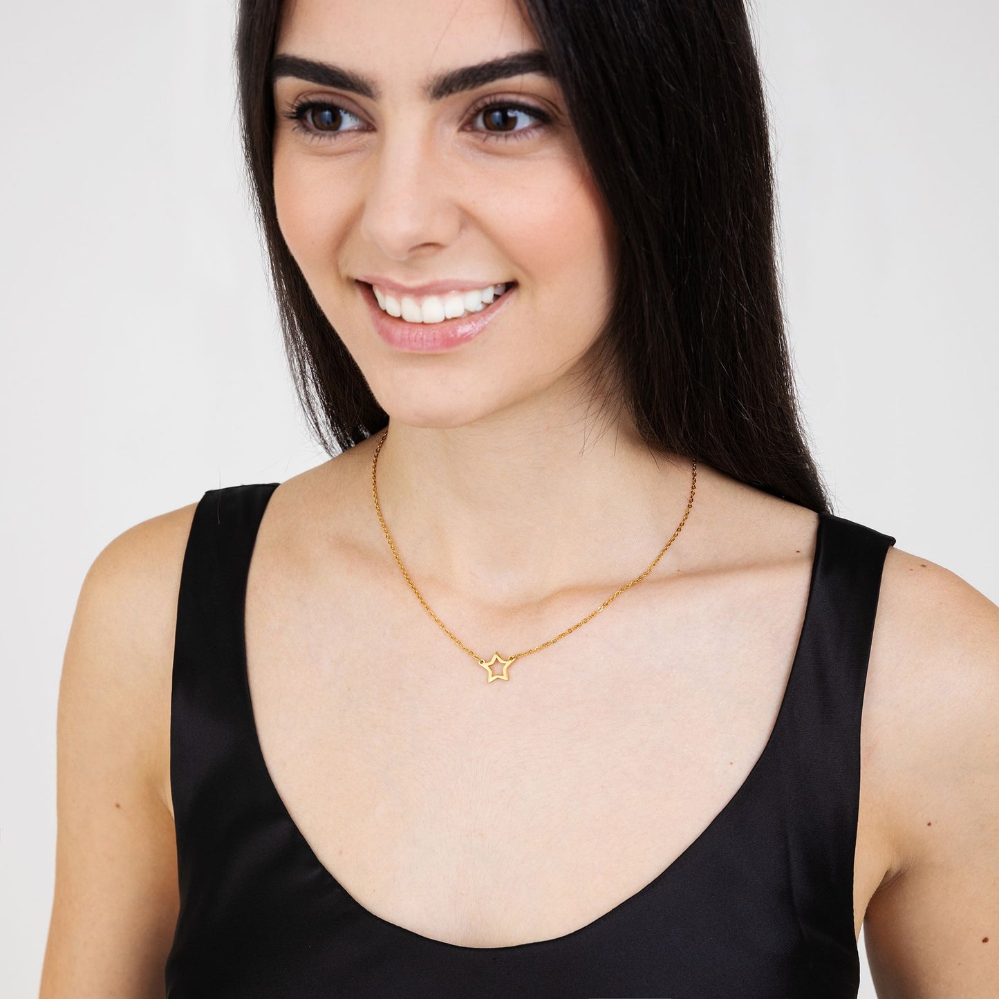 COLLIER EN ACIER INOXYDABLE POUR FEMME AVEC ÉTOILE EN OR