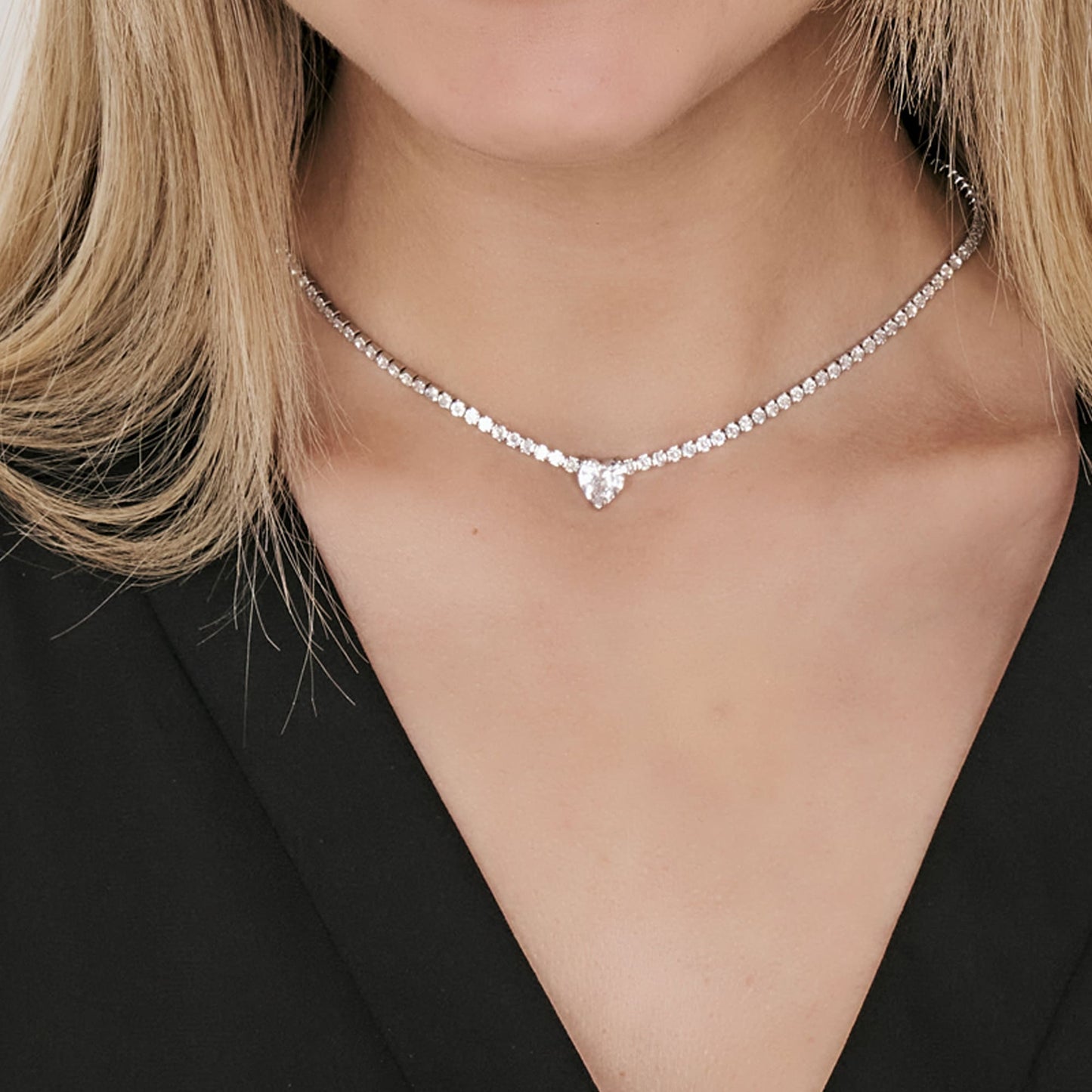 COLLIER POUR FEMME EN ACIER AVEC CRYSTAUX BLANCS ET COEUR EN CRYSTAUX Luca Barra