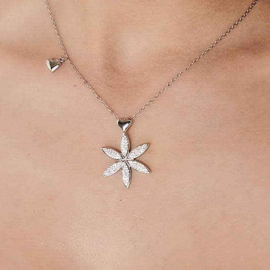 COLLIER EN ACIER POUR FEMMES AVEC FLEUR DE VIE ET CŒUR