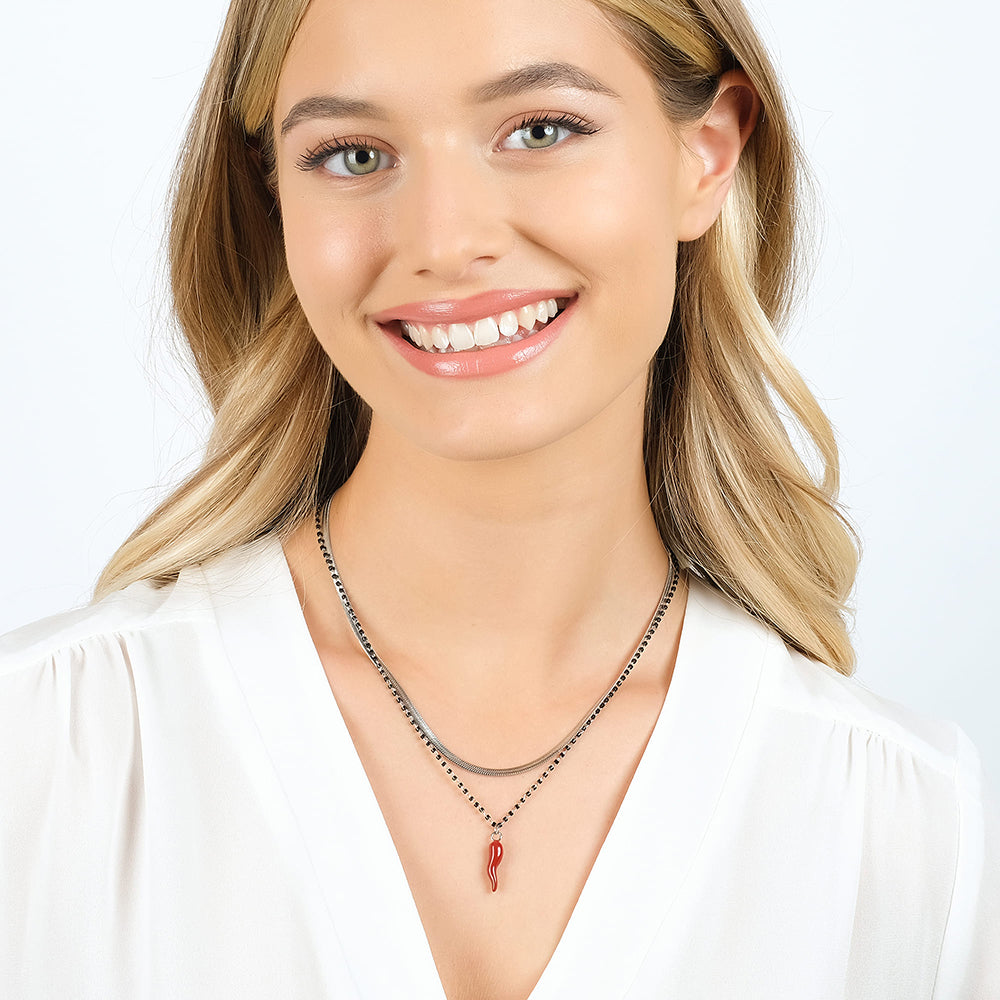 COLLIER POUR FEMME EN ACIER AVEC CORNE AVEC ÉNAMME ROUGE ET ÉLÉMENTS NOIRS Luca Barra