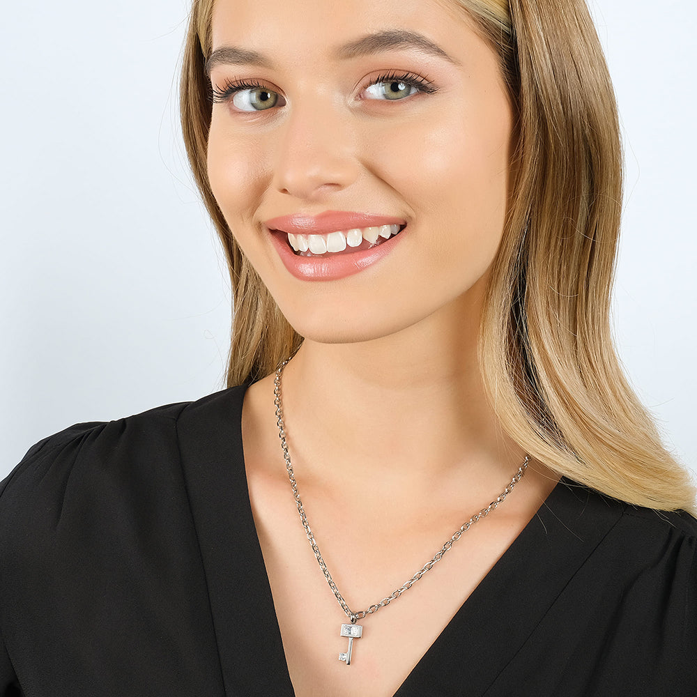 COLLIER CLÉ EN ACIER AVEC CRISTAUX BLANCS