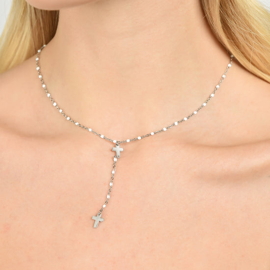 COLLIER DE CHAPELET POUR FEMMES EN ACIER AVEC CROIX ET ÉLÉMENTS BLANCS