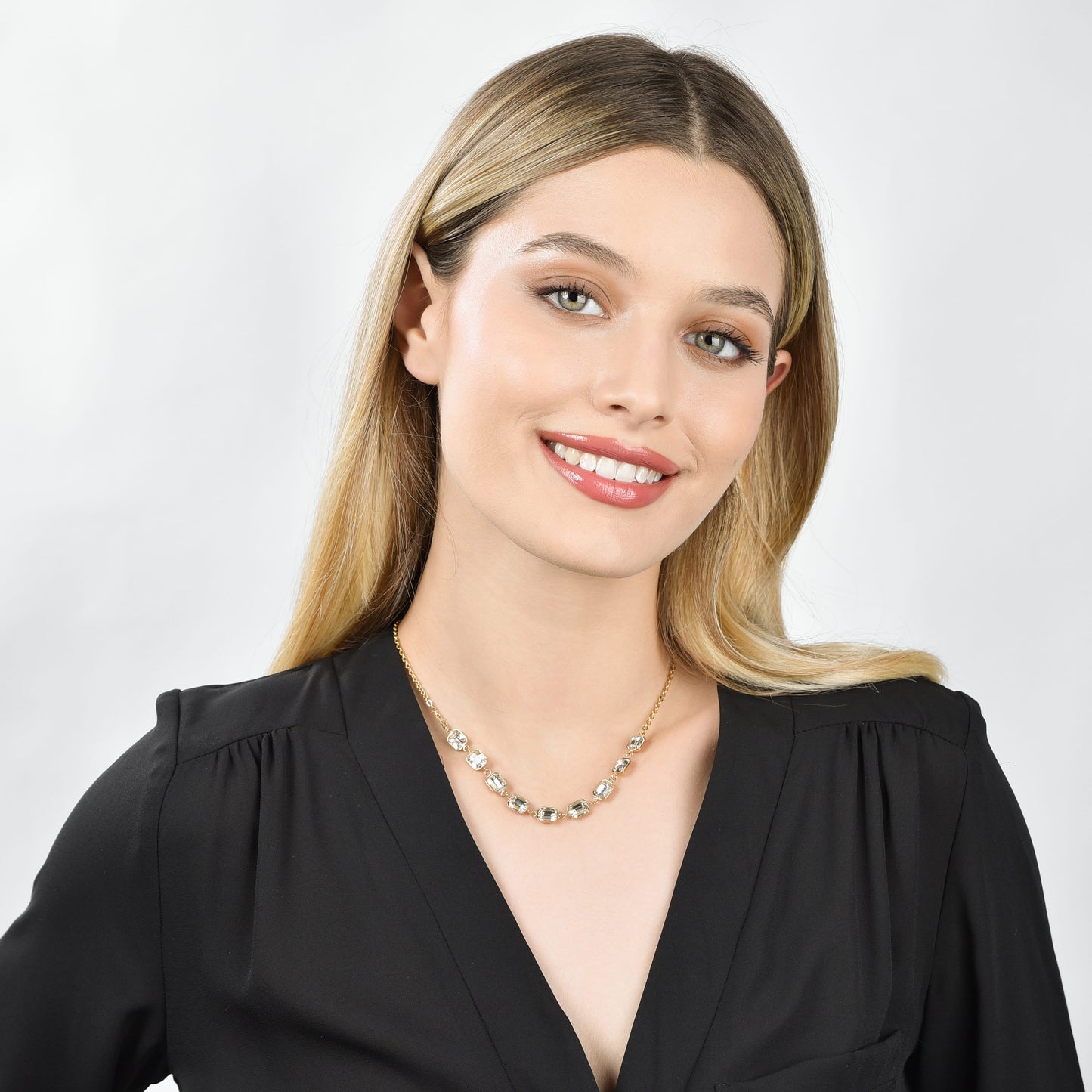 COLLIER POUR FEMME EN ACIER DORÉ AVEC CRISTAUX BLANCS