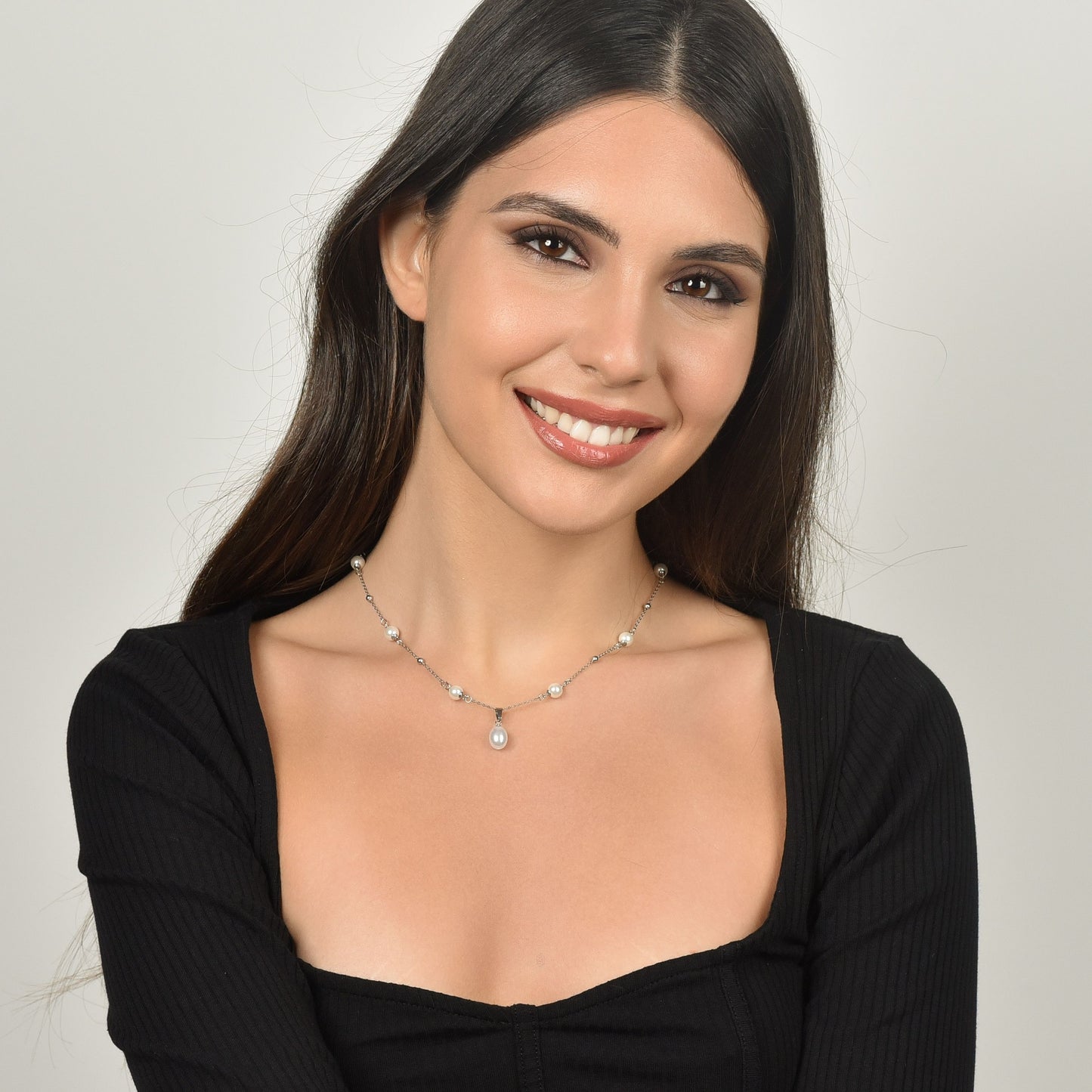 COLLIER EN ACIER AVEC PERLES POUR FEMMES