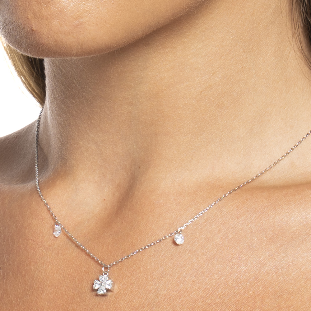 COLLANA IN ACCIAIO CON QUADRIFOGLIO E PETALI ZIRCONE BIANCO