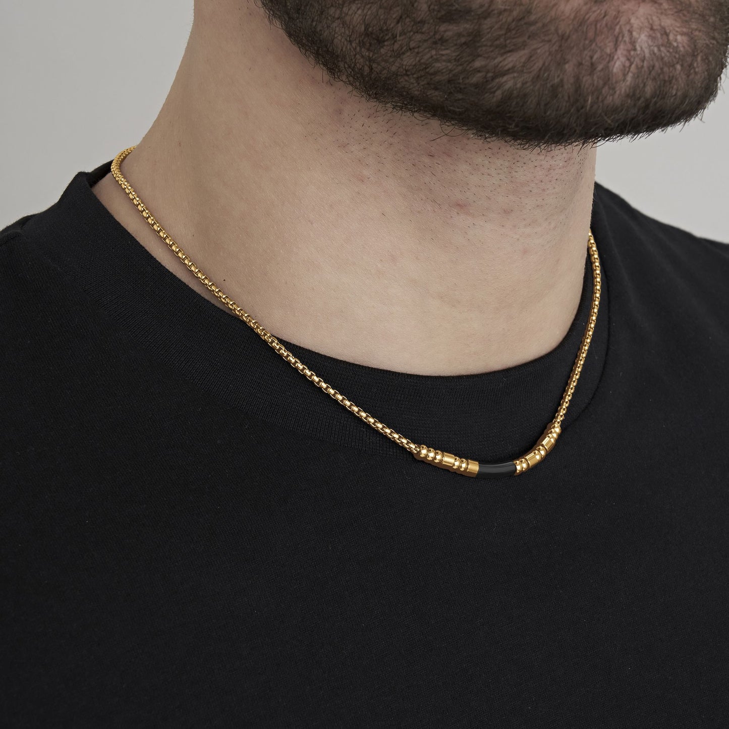 COLLANA UOMO IN ACCIAIO IP GOLD CON ELEMENTO IP NERO