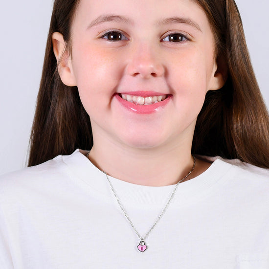 COLLIER EN ACIER POUR FILLE AVEC UN CŒUR EN FORME DE CADENAS