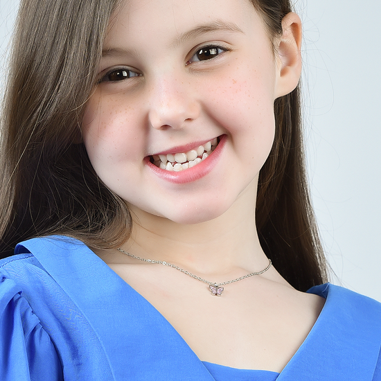 COLLIER EN ACIER POUR FILLE AVEC PAPILLON ET CRISTAUX ROSES