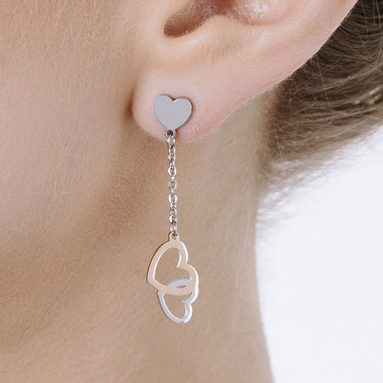 BOUCLES D'OREILLES EN ACIER AVEC CŒURS EN ACIER ET ROSES EN ACIER IP