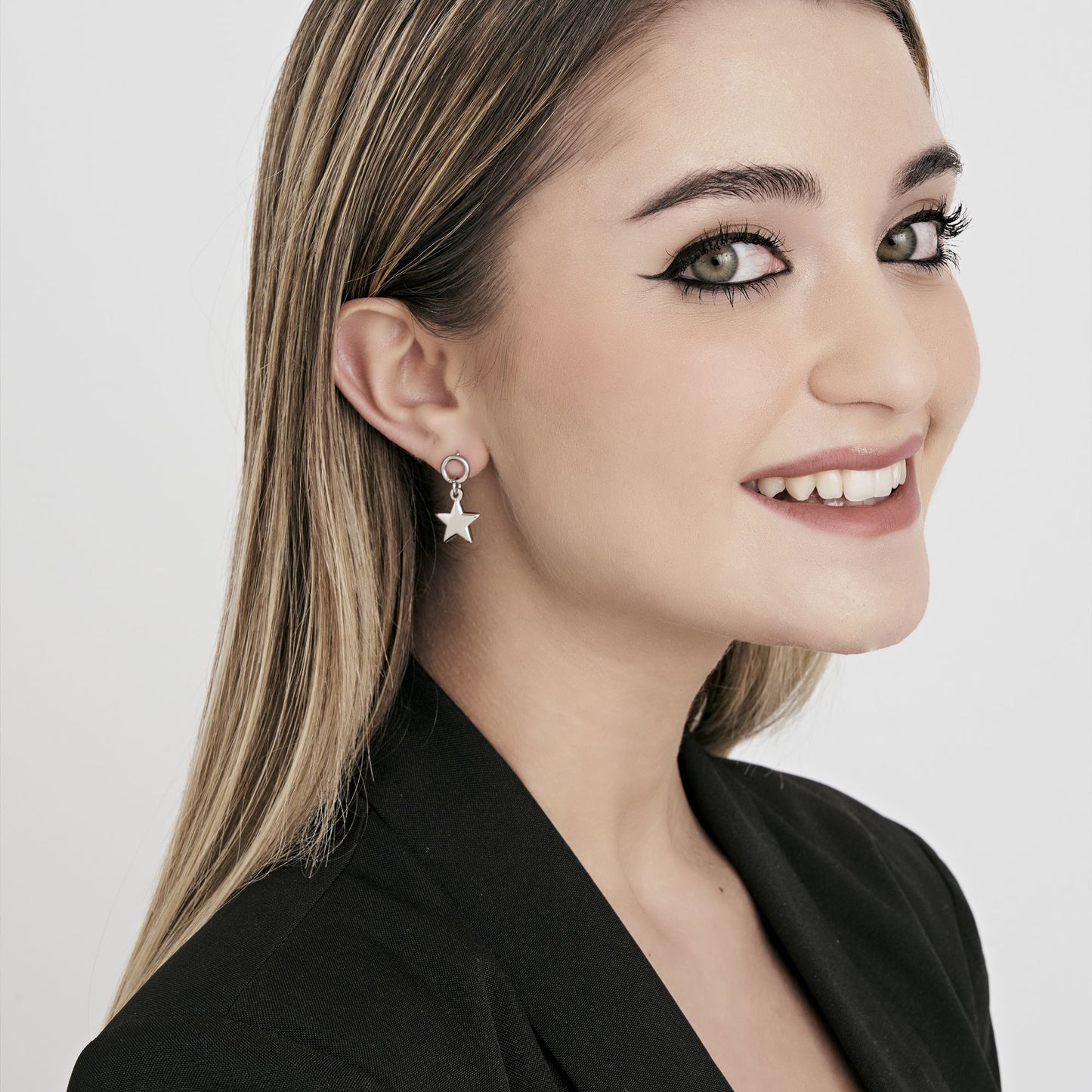 BOUCLES D'OREILLES FEMMES EN ACIER DORÉ AVEC ÉTOILE