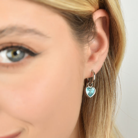 BOUCLES D'OREILLES POUR FEMMES EN ACIER AVEC DES POINTS DE CŒUR BLEUS Luca Barra