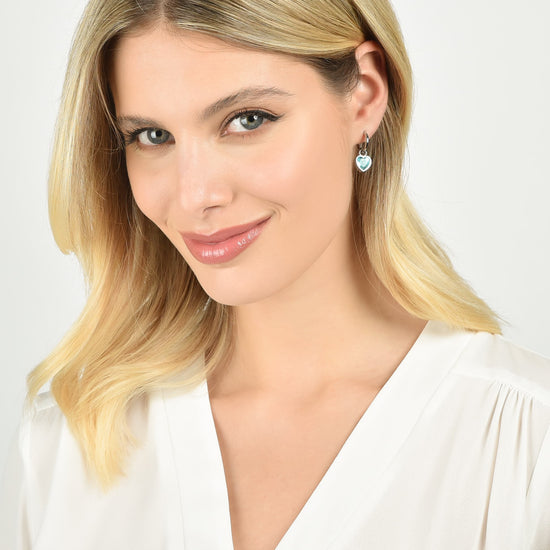 BOUCLES D'OREILLES EN ACIER POUR FEMMES AVEC CŒURS À POINTS BLEUS CLAIRS