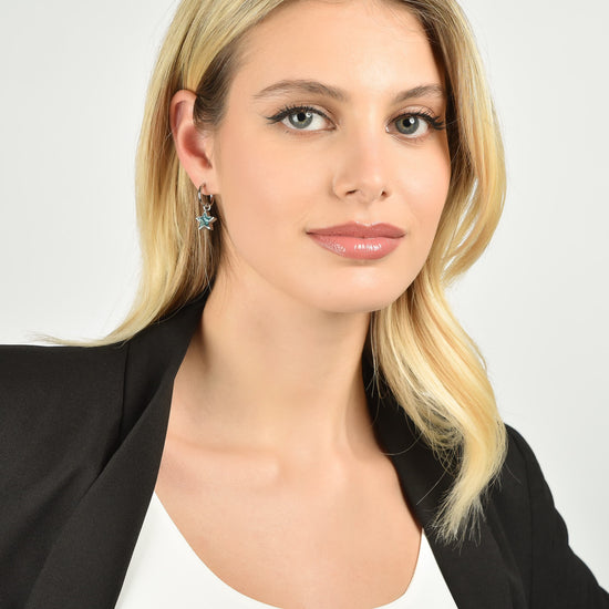 BOUCLES D'OREILLES EN ACIER POUR FEMMES AVEC DES POINTS LUMINEUX EN FORME D'ÉTOILES BLEUES