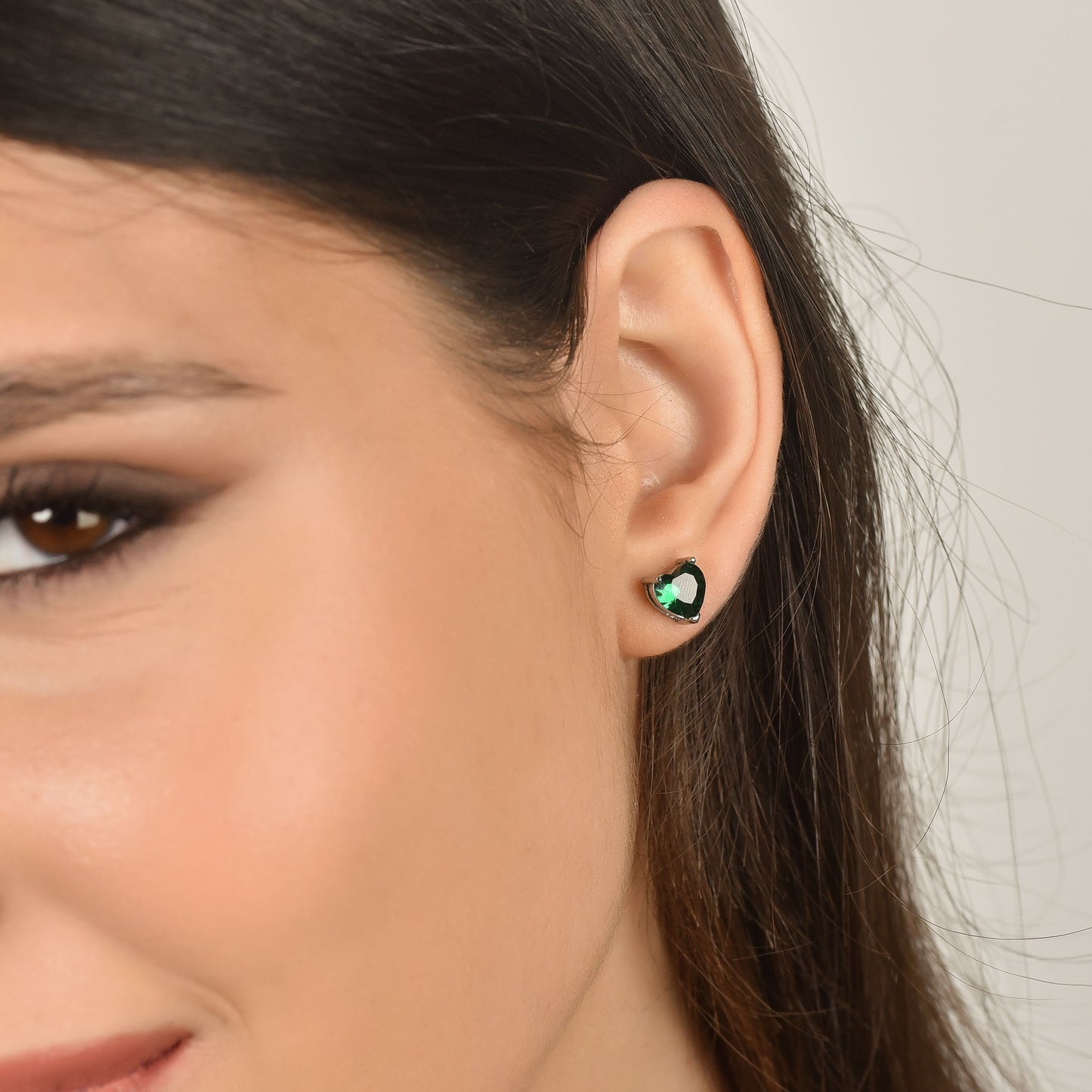 BOUCLES D'OREILLES POUR FEMME EN ACIER AVEC CERCLES EN CRISTAUX VERTS Luca Barra