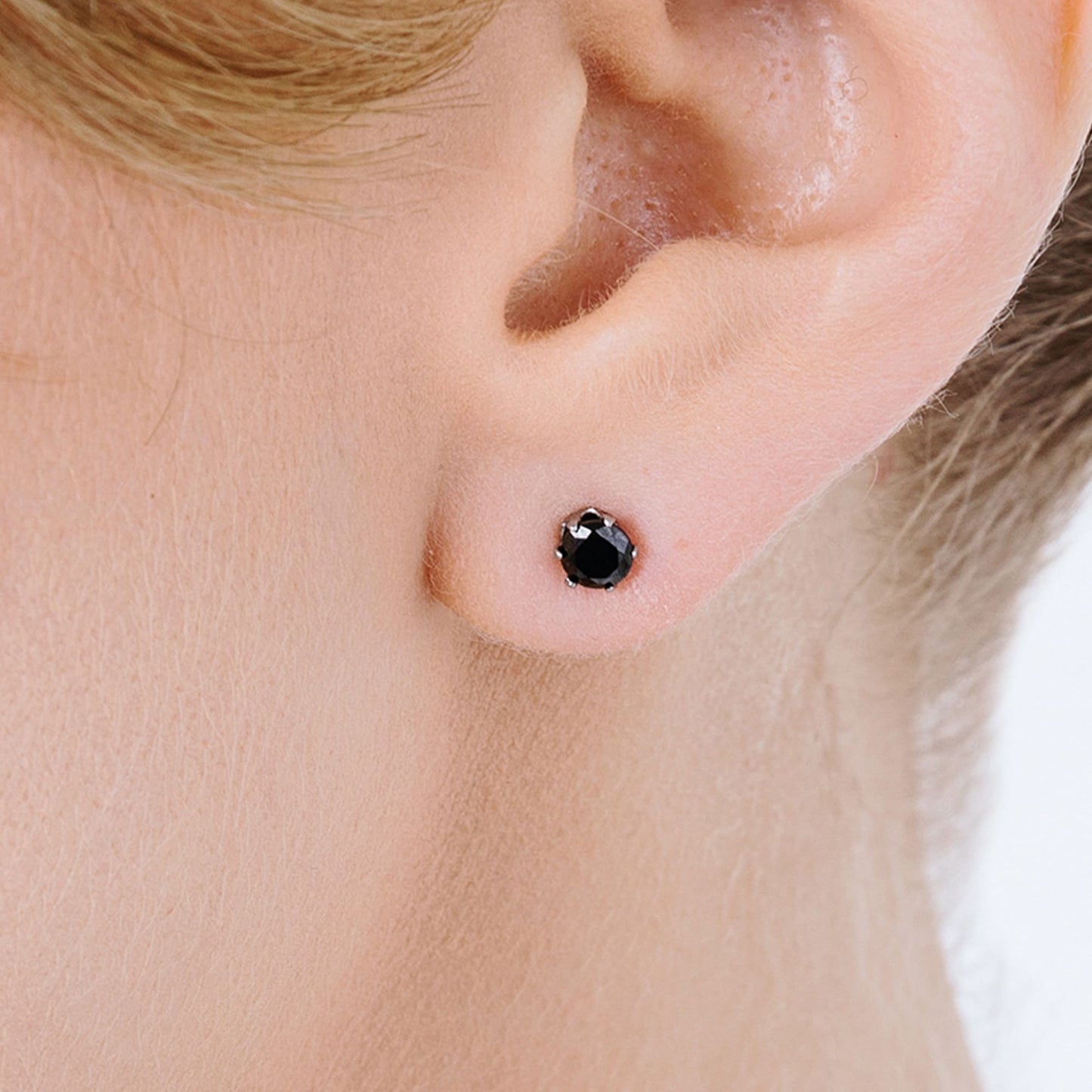 BOUCLES D'OREILLES SPOT EN ACIER AVEC CRISTAL NOIR