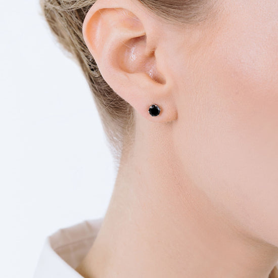 BOUCLES D'OREILLES SPOT EN ACIER AVEC CRISTAL NOIR