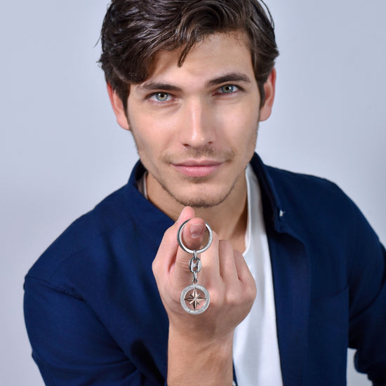 PORTE-CLÉS EN ACIER POUR HOMMES AVEC IP ROSE WIND ROSE